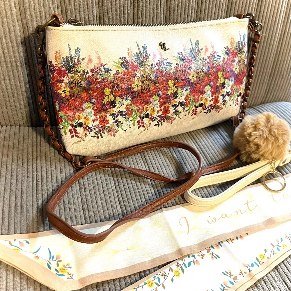 Elliott Lucca Cream Floral Clutch/Crossbody 2 for $22 - Picture 4 of 16